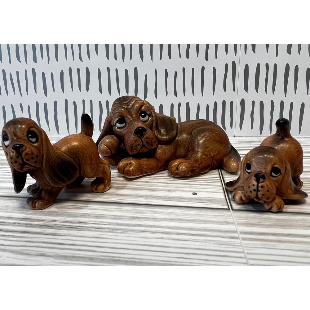 Hound Dogs Mama And Two Babies Black And Tan Basset Hounds Figurines Japan